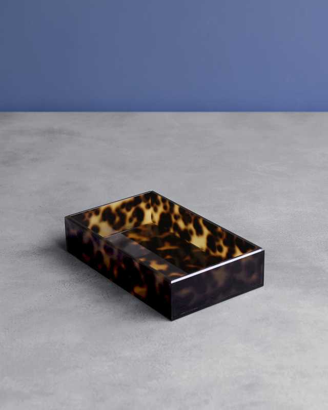 Vida Acrylic Tortoise Guest Towel Holder